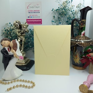 Busta per invito verticale color crema scuro - Matrimoni, baby shower, compleanni ed eventi. Design elegante per esaltare ogni celebrazione, evento