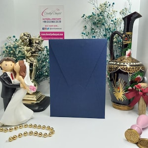 結婚式、誕生日、ベビーシャワー、イベント、カスタマイズ可能なサイズ、エレガントなデザイン、特別な機会に最適なネイビーブルーの縦型招待状封筒