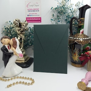 Donkergroene verticale envelop voor bruiloft, verjaardag, uitnodiging babyshower, elegante evenementenveloppen, premium uitnodigingsenvelopontwerp