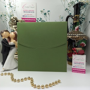 Quadratischer Bahia Khaki Einladungs-Umschlag – personalisierbar mit Foliendruck, elegante Hochzeit, Geburtstag, Firmenfeier, besondere Einladungen