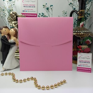 Busta per invito quadrata Bahia Pink - Design premium personalizzabile per matrimoni, feste, compleanni, baby shower, celebrazioni aziendali