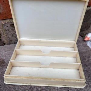 Gioielli vintage in celluloide/scatola per sigarette