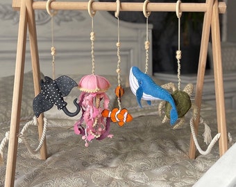 Baby spielen Turnset | Hölzerner Baby-Fitnessrahmen | Baby-Fitnessstudio Spielzeug | Kleinkind-Aktivitätszentrum | Faltbarer Rahmen | Hängendes sensorisches Spielzeug | Wal| Qualle| Geschenk