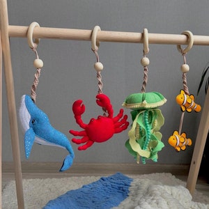 Salle de sport pour bébé Montessori, centre d'activités en bois, jouets sensoriels à suspendre faits main, cadeau pour nouveau-né et tout-petit, cadre en bois pour salle de sport pour bébé