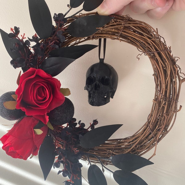 Small Gothic Christmas skull wreath//Festive skull wreath