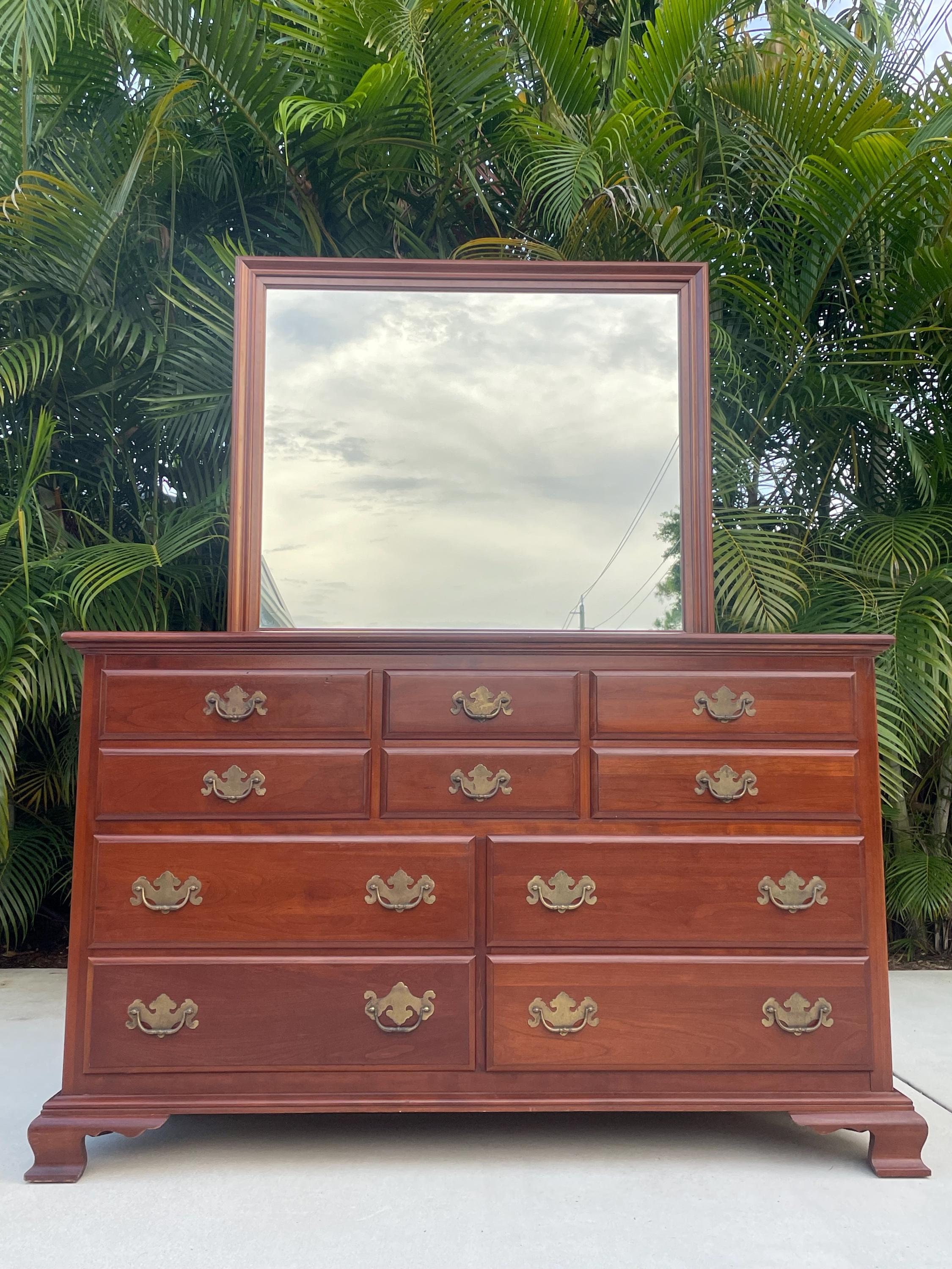 アメリカンヴィンテージEthan Allen チェスト Ethan Allen Early American Solid Cherry Wood Dresser With Mirror