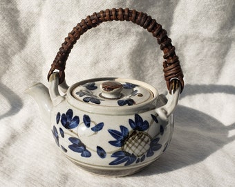 Small Teapot Japanese Stoneware Otagiri Style Speckled Pottery Vintage Cottagecore Wicker Handle Indigo Blue Sunflower Leaf Design Tea Pot