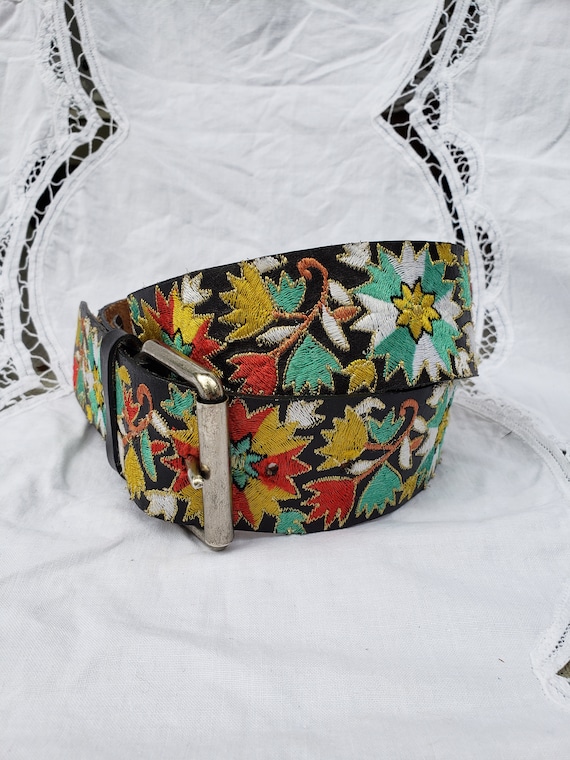 Betsey Johnson Vintage Leather Belt Y2K Fashion F… - image 1