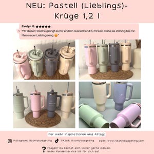 Puede incluir: Conjunto de seis vasos aislados de color pastel con asas y tapas. Cada vaso tiene una pajita. Los vasos están dispuestos en dos filas de tres. Los vasos están sobre una superficie tejida. El texto "NEU: Pastell (Lieblings)- Krüge 1,2 I" está en la parte superior de la imagen.