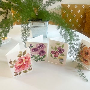 Cartes originales d'aquarelle florale fantaisiste peintes à la main. Lot de 4.
