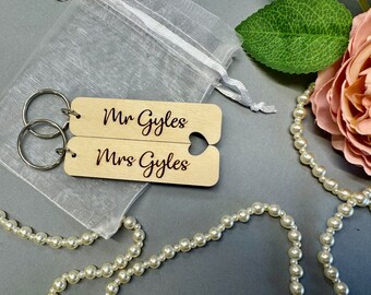 Mr & Mrs Matching Keyrings | Personalised Gift for Couple Keychain with Name and Date 1st Wedding Anniversary Husband and Wife Key Ring Home