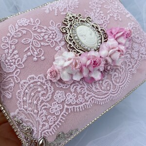 Jolie boîte à bijoux rose faite main, bijouterie de conte de fées, boîte à bijoux vintage, boîte à bijoux en velours, coffret unique pour un trésor précieux image 4