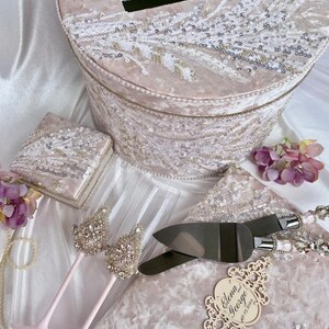 Conjunto de casamento espumante, coleção artesanal, caixa de cartão, caixa de aliança de casamento, livro de visitas, conjunto de corte de bolo de casamento, flautas de champanhe, travesseiro portador de anel