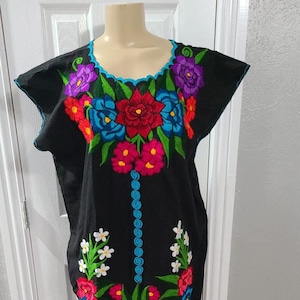 Mexican Floral Embroidered Dress. Black. Size XL. Women&#39;s Mexican Traditional Dress.