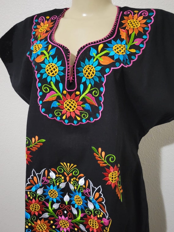 green emerald velvet dress Amazon.com: Mexico Embroidery Rhinestone Lace Quinceanera Dresses Mexican  Style Ball Gown Bridal Dress for Women Black 2 : Clothing, Shoes & Jewelry