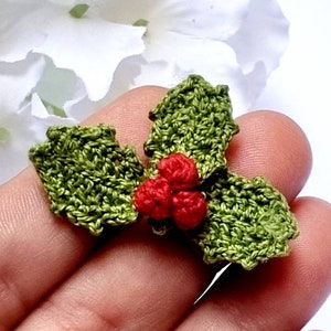 Christmas holly brooch, holly pin, holly berry brooch, pin for winter coat,  Christmas jewelry, December birthday gift, crochet gift
