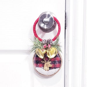 Röd och svart dekor, julhängare för dörrknopp, dörrdekor, dörrklocka, högtidsdekor, vinterdörrhängare, bondgårdsjul, dörrberlock