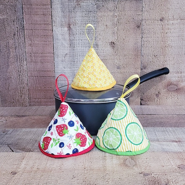 Set of 2,Quilted Japanese Pot Lid Holder, Pot Holder,Hot Pot Lid Holder,Triangle Pot Holder, Staub Sleeve,Heat Proof Lid Holder,Kitchen Gift