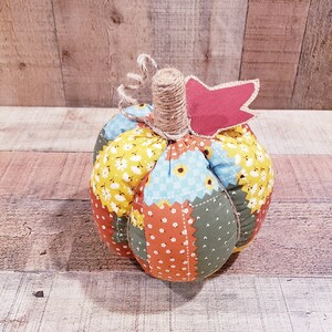 Patchworkpompoenen, stoffen pompoenen, herfstdecor, boerderijpompoenen, boerderijdecor, herfstdecor, herfststuk, herfstpompoenen