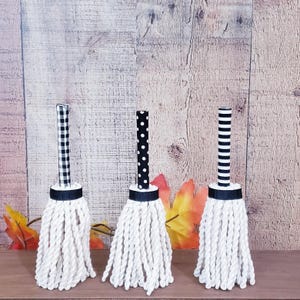 Primitive Witch Broom,Halloween Witch Broom,Halloween Decor,Farmhouse Witch Broom,Handmade Witch Broom,Witch Broom Stick,Mini Witch Broom