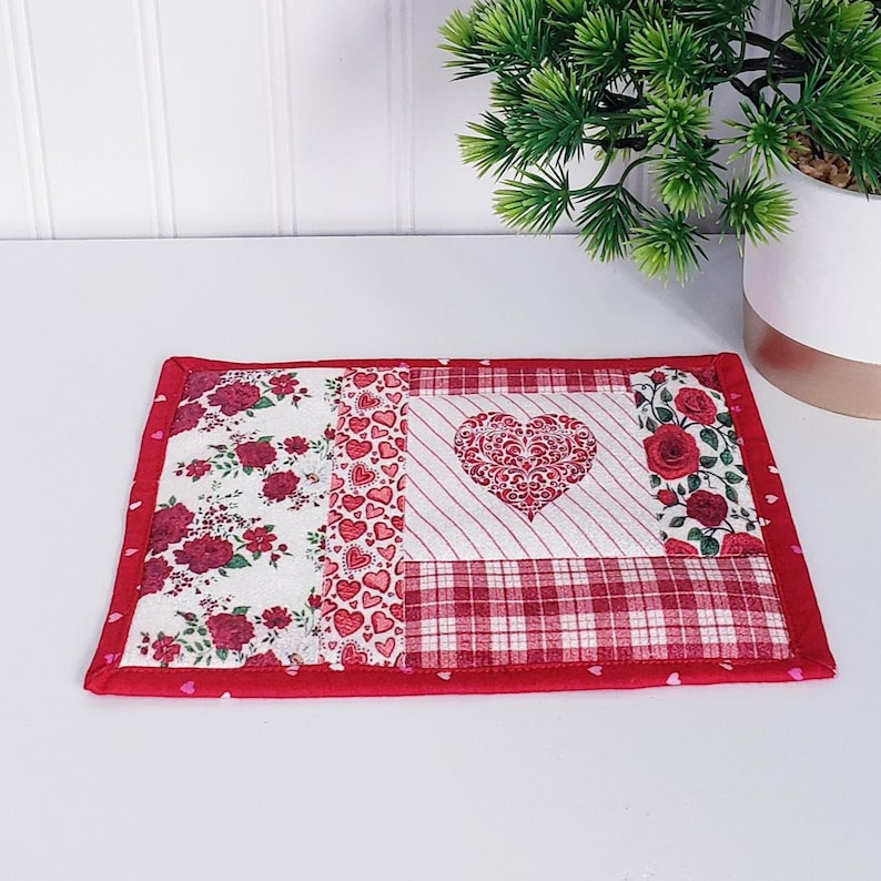 Posavasos de San Valentín, posavasos acolchados, posavasos primaverales, decoración de cafetería, posavasos, bandeja para aperitivos, posavasos acolchados, decoración primaveral, cafetería primaveral imagen 1