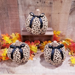 Estampa de leopardo, abóboras artesanais, decorações de Halloween, decoração rústica de outono, decoração de fazenda, abóboras de tecido, cesta de outono