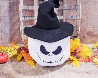 Bianco e nero, zucca di Halloween, decorazioni in stile fattoria, decorazioni di Halloween, decorazioni autunnali, bar con caffè di zucca, zucche di stoffa, decorazioni di zucca