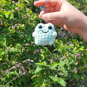 Crochet Frog Keychain, Plush Frog Keychain for Keys, Backpacks, Bags, Handmade Gift, Crochet Accessory, Chubby Frog