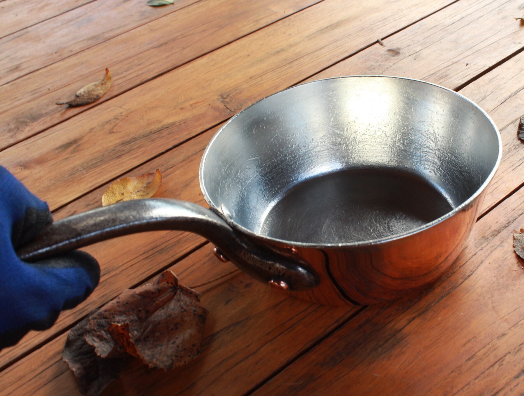 SPLAYED SAUTE PAN IN COPPER TIN EXTRA THICK WITH BRONZE HANDLE