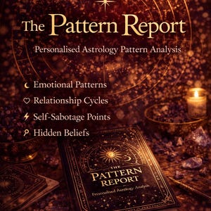 Peut inclure: Publicité pour "The Pattern Report" avec le texte "Prêt à comprendre vos schémas ?" et "Analyse personnalisée des schémas astrologiques". L'image présente un livre, une bougie et d'autres objets mystiques.