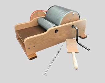 Plannen voor doe-het-zelf trommelkarteren: wolvezelgereedschap met handslinger (pdf-gids)