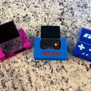 Miyoo Mini Plus Mini+ Retro Handtasche Flip’N’Grip Hülle / Griff / Controller / Ladestation / Dock / Ständer