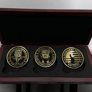 Donald Trump Münzsammlung Set mit 3 gravierten US-Gedenkmünzen aus poliertem Messing mit Rosenholz-Finisher-Boxgeschenken für ihn
