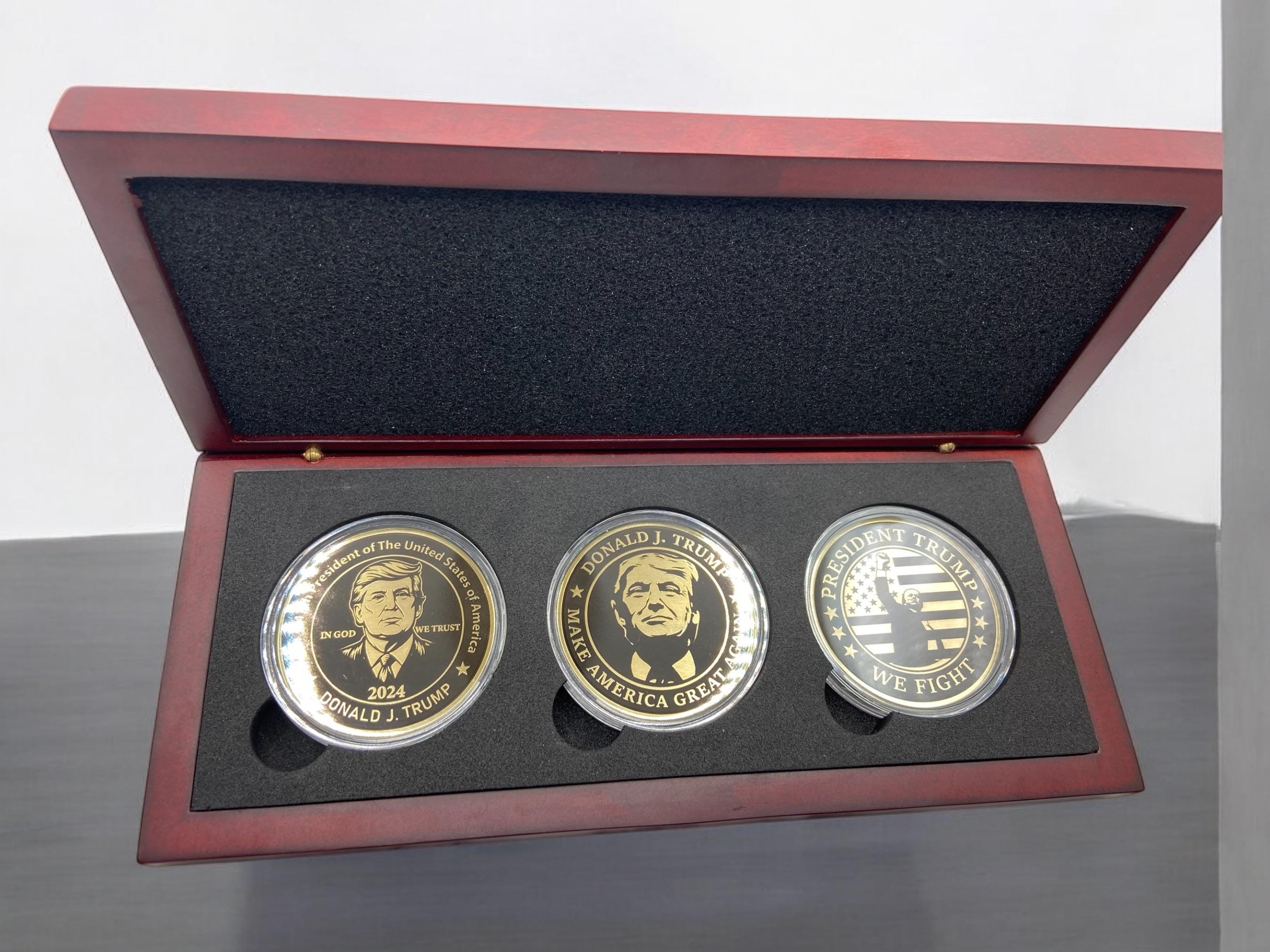 TRUMPシリーズ　3冊セット＋おまけ Donald Trump Coin Collection Set of 3 Engraved Presidential