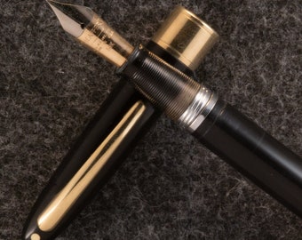 Restored Parker Duofold Lady Lucky Curve - Jade Green - 14k Restored Parker Duofold Lady Lucky Curve - Jade Green - 14k