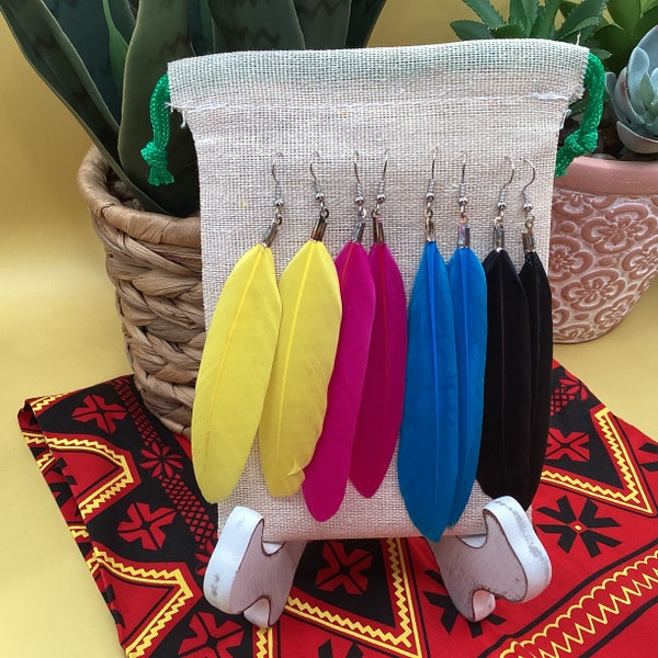 Pendientes de plumas naturales ligeros y suaves, a escoger entre varios colores