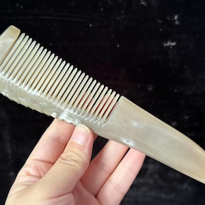 7.67‘’ Natural  Handmade cattle/yak Horn Comb Hair Brush, Boutique ox Massage Comb, ox horns 100% Genuine  Horn Comb Anti Static Comb gifts.