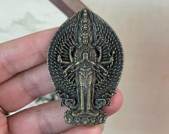 チベット銅製観音像：仏教の慈悲のお守り - Etsy 日本