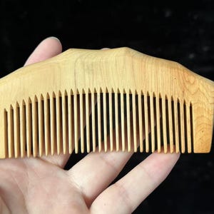 Exquisite Wood Beard Comb wooden combs for Beard Hair Mustache Men & Women, Travel-Friendly, Eco-Friendly Grooming Solution Anti-static comb