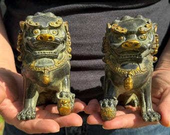 Par de estatuas antiguas de cobre de perro Fu Foo malvado león, estatuas antiguas chinas de bronce Fu Foo perro guardián león de Pekín, marcadas como riqueza Feng Shui