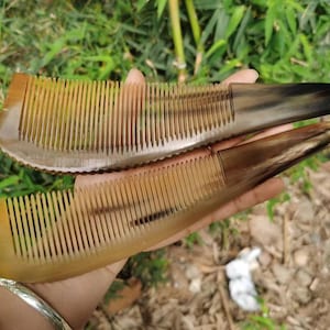 1Pcs Natural Boutique cattle/yak Horn Comb Hair Brush, Handle Horn Massage Comb,ox horns 100%  Genuine Horn Pocket Beard Comb Anti Static