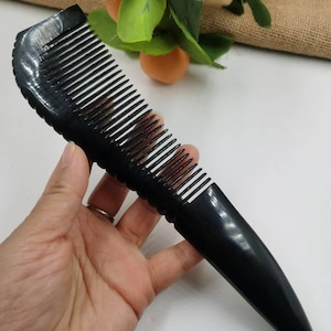 Natural Boutique cattle/yak Horn Comb Hair Brush, Handle Horn Massage Comb, ox horns 100% Genuine  Horn Pocket Beard Comb gifts crafts. S003