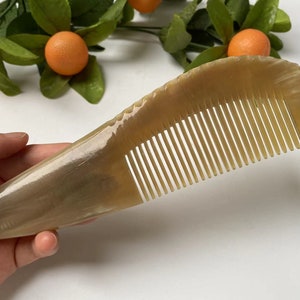 8.2‘’ Natural cattle/yak Horn Comb Hair Brush, Handle 100% Horn Massage Comb, ox horns Genuine Horn Pocket Beard Comb Anti Static Comb gift.