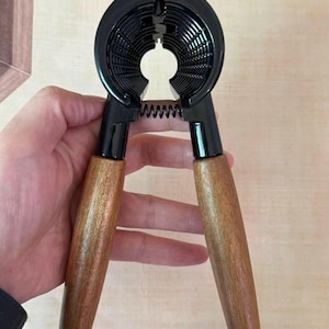 Multi-Purpose Aluminum Nutcracker — Durable Walnut Opener Tool craft