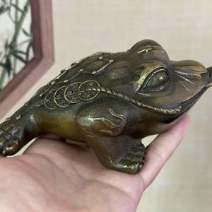 Vintage copper Wealth Golden Frog Toad Coin Fortune,Frog Feng Shui Toad Lucky Ornament, Three Legged Golden Toad Family Coffee Table Decor 6
