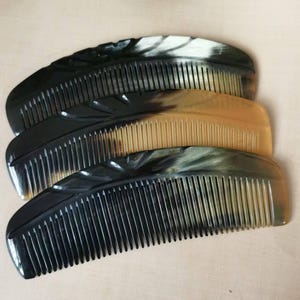 1 Pcs Natural Boutique ox Horn Comb Hair Brush,  Handle Horn Massage Comb,cattle horns 100% Genuine Horn Pocket Beard Comb Anti Static comb.