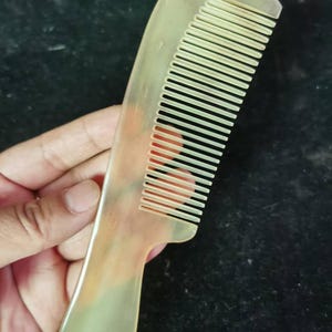 Natural Exquisite cattle/yak Horn Comb Hair Brush, 100%Handle Horn Massage Comb, Handcrafted ox horns Genuine  Horn Pocket Beard Comb crafts