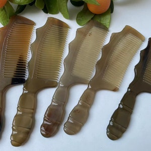 Peine de cuerno negro natural hecho a mano, masajeador de cabeza, cepillo para el cabello de cuerno de búfalo negro, peine de masaje de dientes anchos, cepillo portátil para barba y cuero cabelludo, regalo