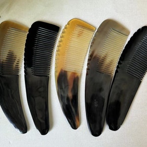 1 PCS Natural Boutique ox Comb Hair Brush,Handle Horn Massage Comb,cattle horns 100% Genuine Horn Pocket Beard Comb Anti Static Scalp SS101.