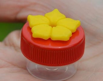 Hummingbird Nectar Cup - Small Handheld Hummingbird Feeder - Suitable for Outdoor Use